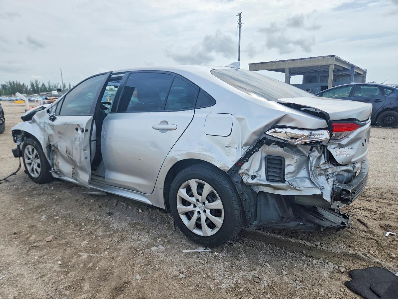 2021 Toyota Corolla Le - Image 2