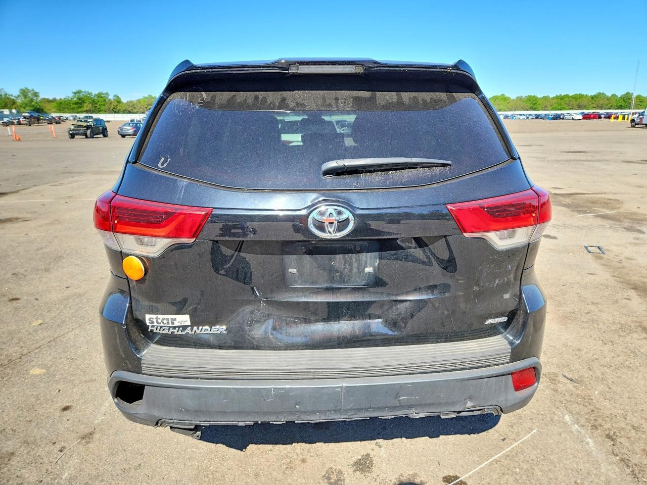 2017 Toyota Highlander Le - Image 6