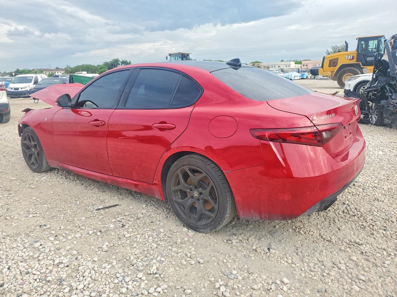 2022 Alfa Romeo Giulia Super - Image 2