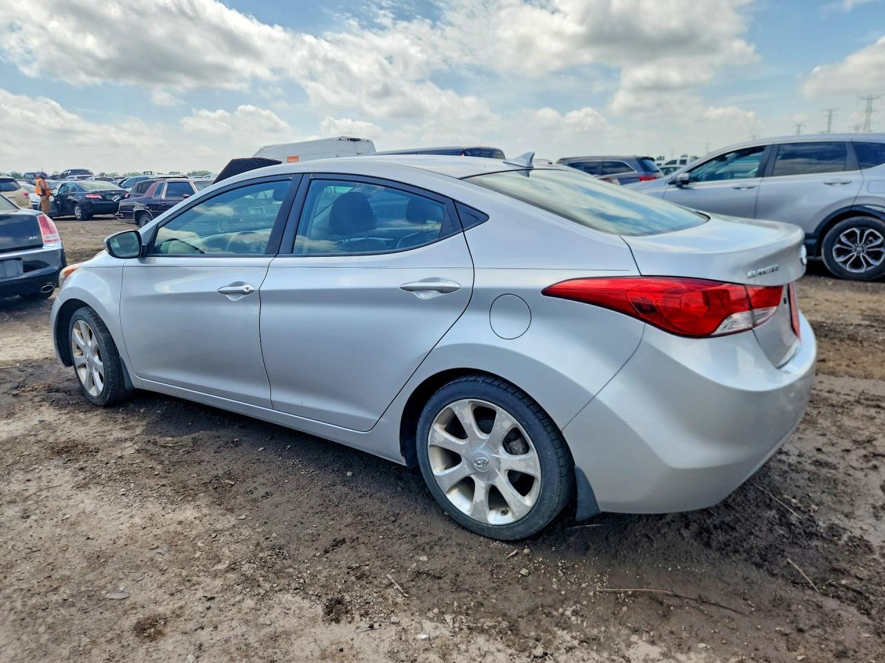 2013 Hyundai Elantra Limited - Image 2