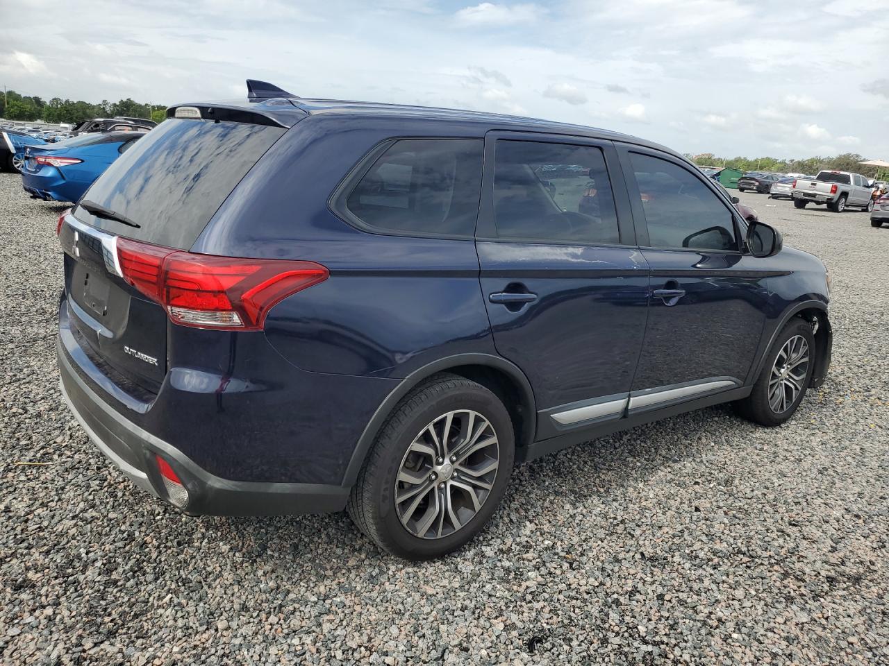 2018 Mitsubishi Outlander Es - Image 3