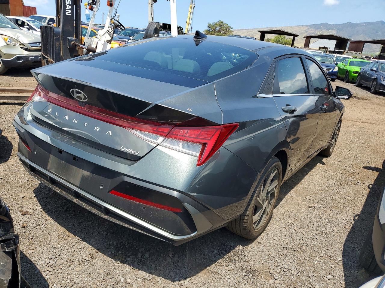 2024 Hyundai Elantra Limited - Image 3
