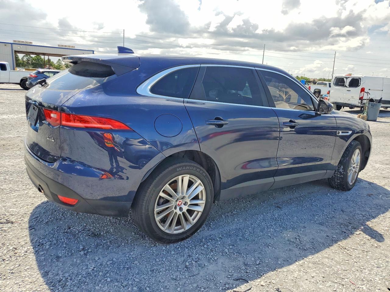 2018 Jaguar F-Pace Prestige - Image 3