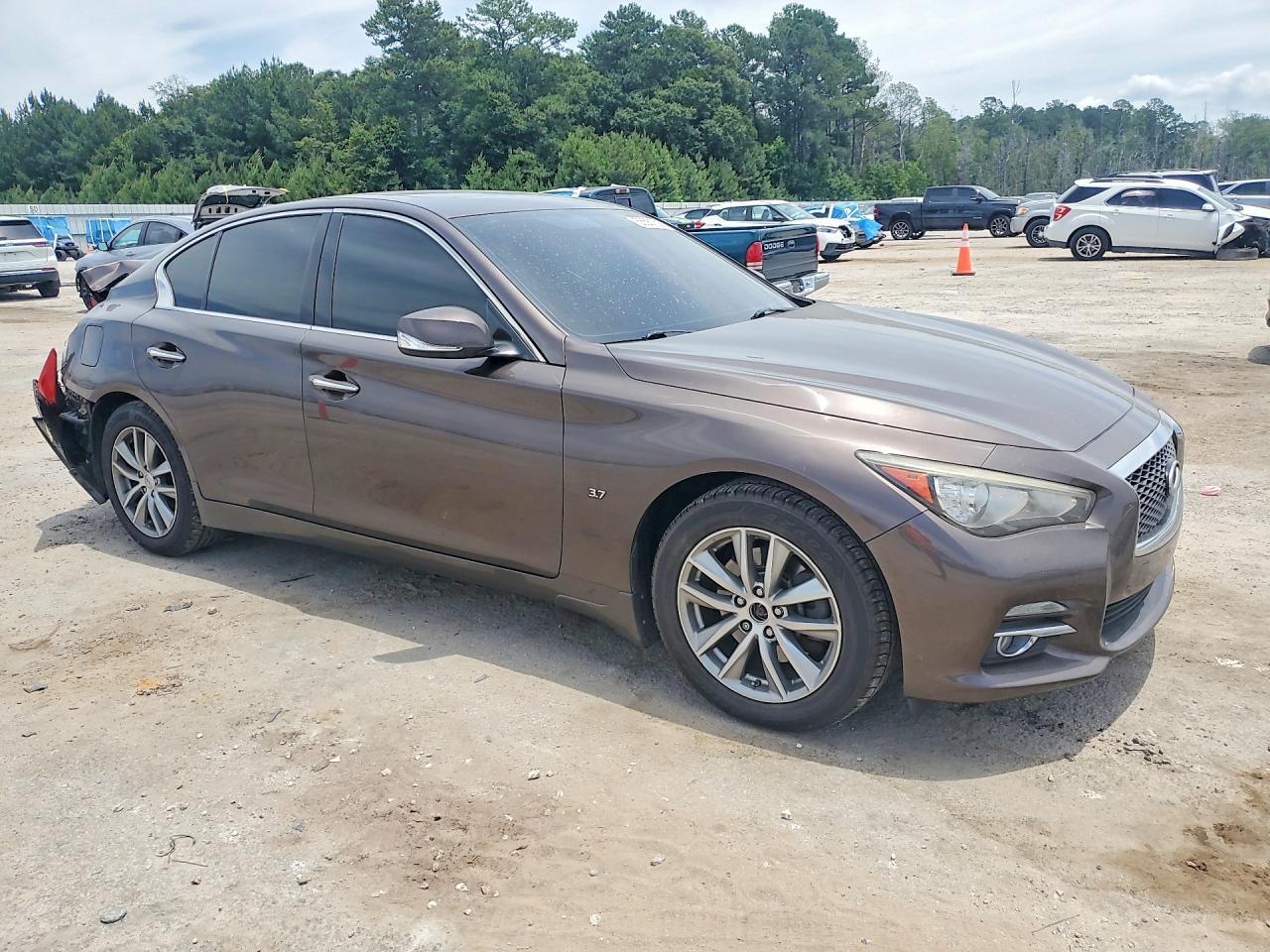 2015 Infiniti Q50 Premium - Image 4
