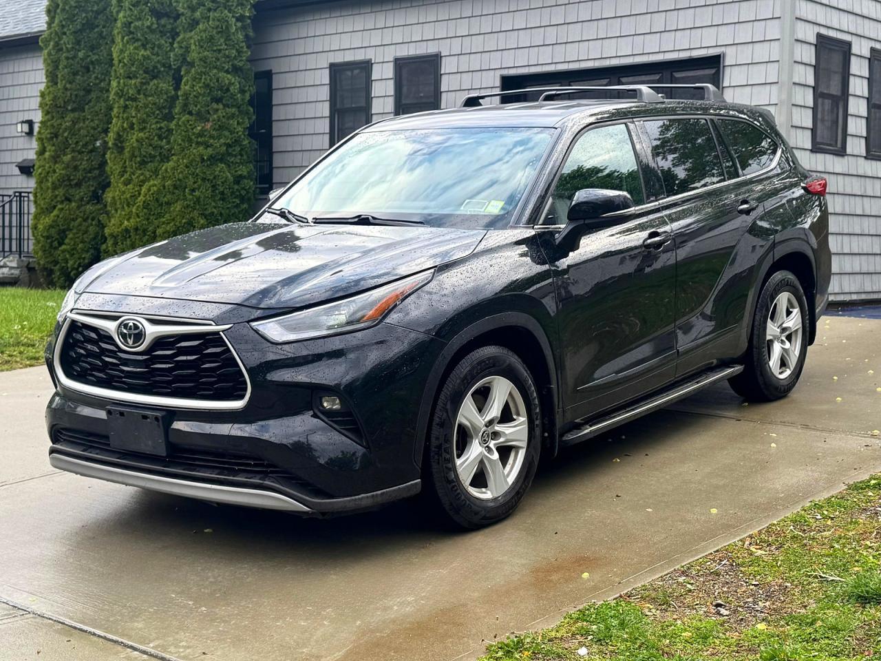 2022 Toyota Highlander Le - Image 2