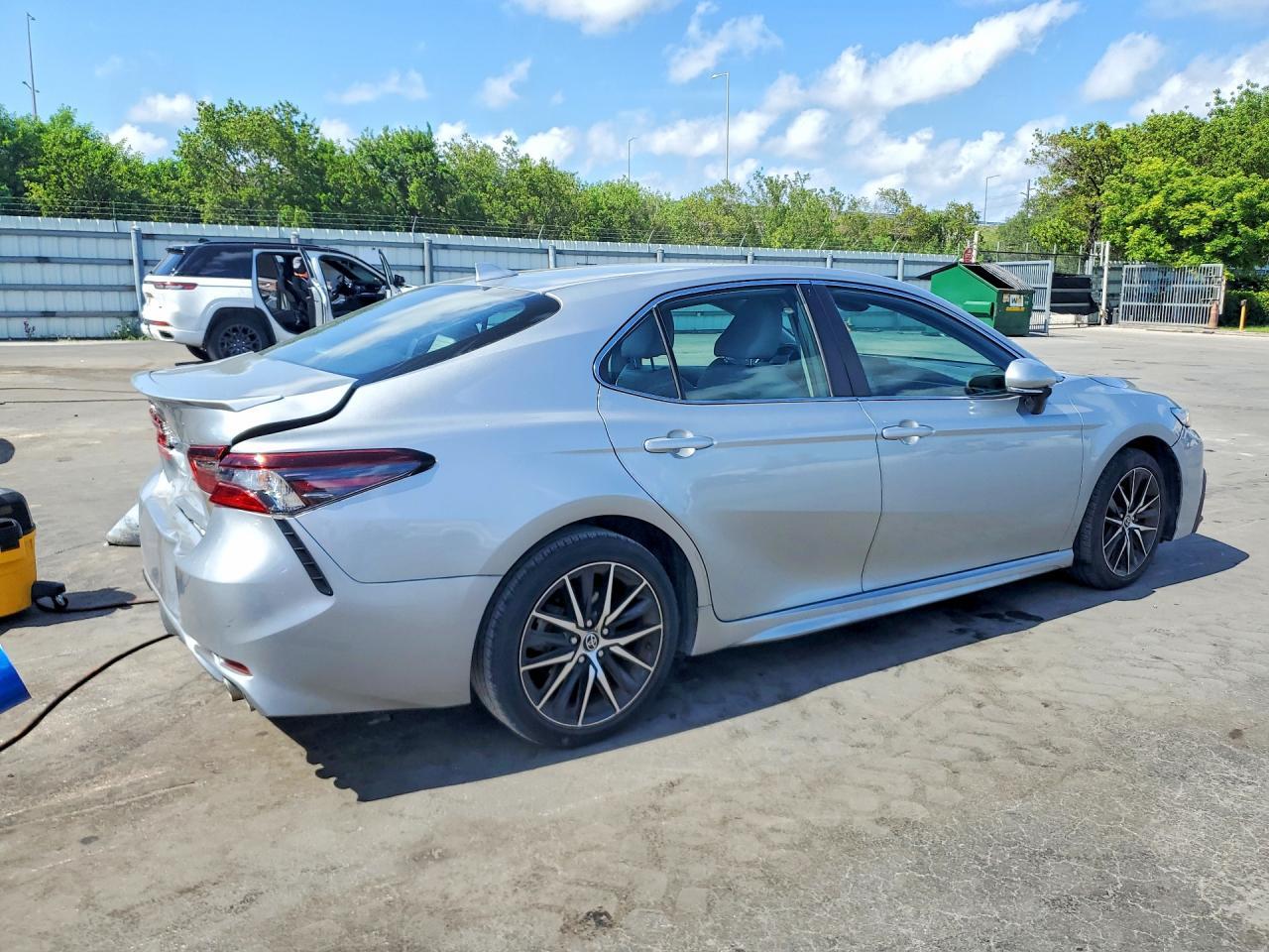 2023 Toyota Camry Se - Фото 3