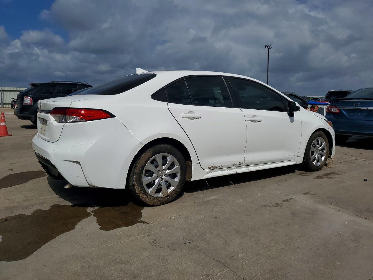 2022 Toyota Corolla Le - Image 3