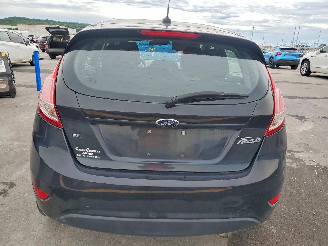 2015 Ford Fiesta Se - Фото 6