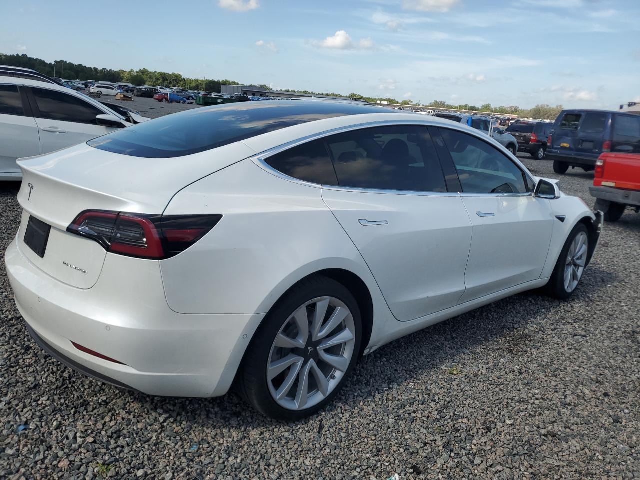 2020 Tesla Model 3 - Фото 3