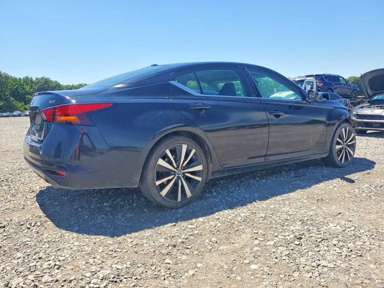 2022 Nissan Altima Sr - Image 3