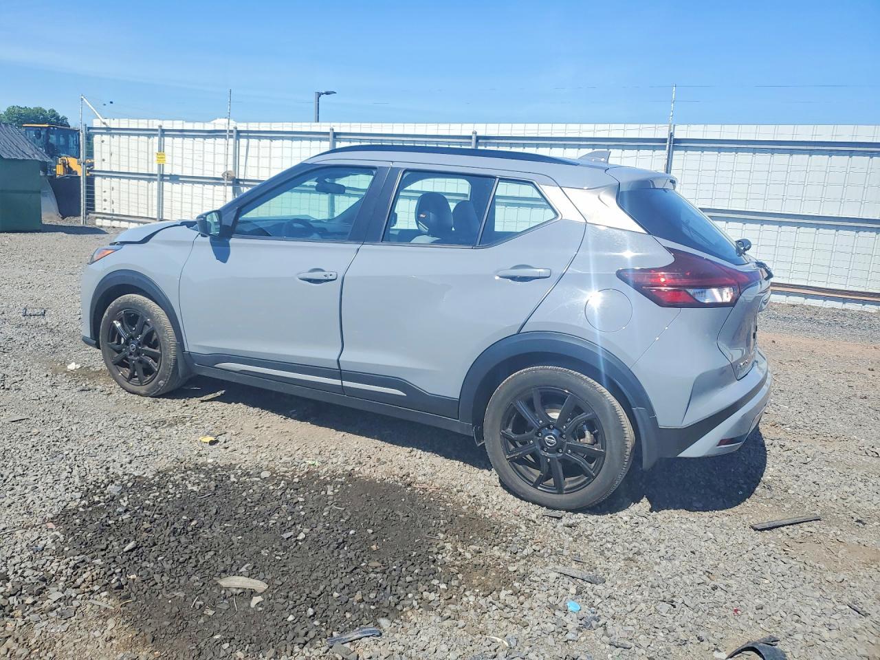 2023 Nissan Kicks Sr - Image 2