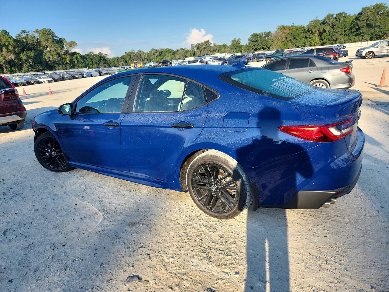 2025 Toyota Camry Se - Фото 2