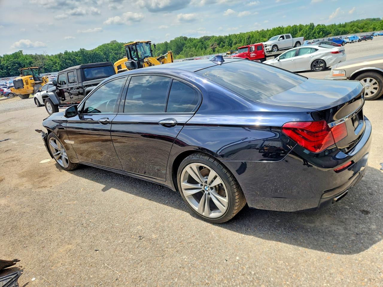 2015 BMW 740 I - Фото 2