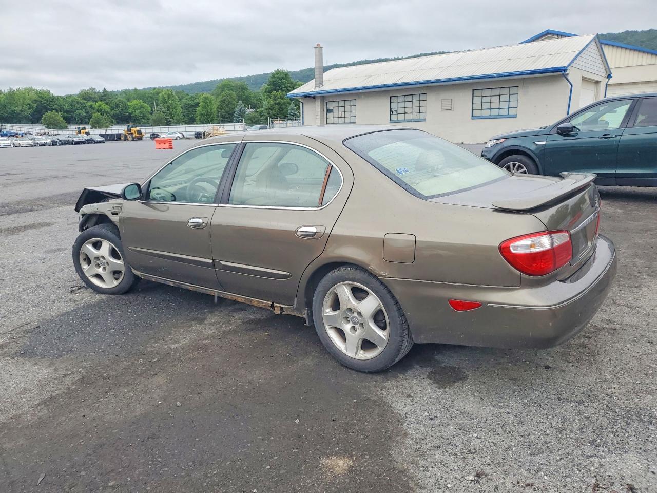 2001 Infiniti I30 Base - Image 2