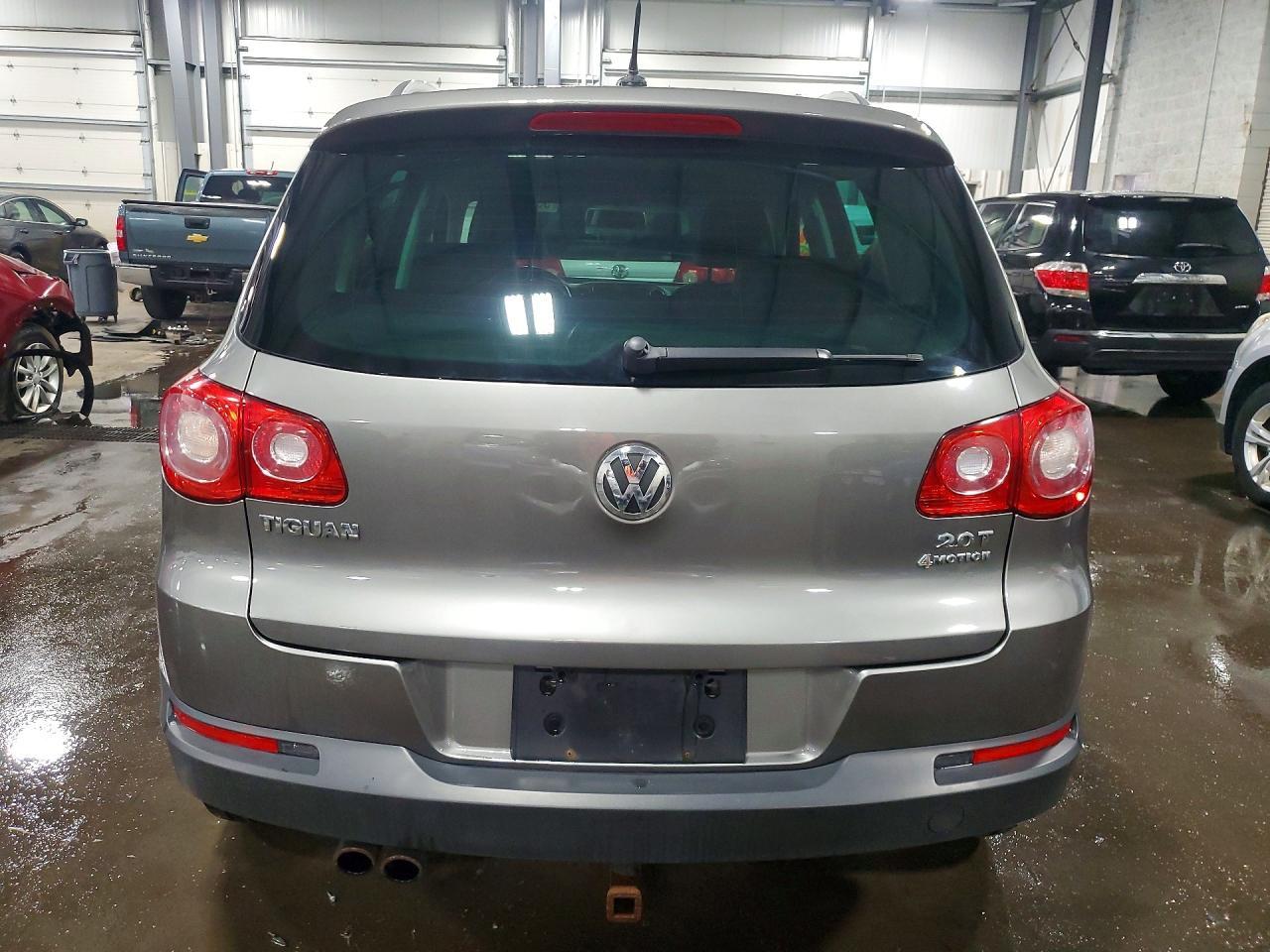 2011 Volkswagen Tiguan S - Фото 6