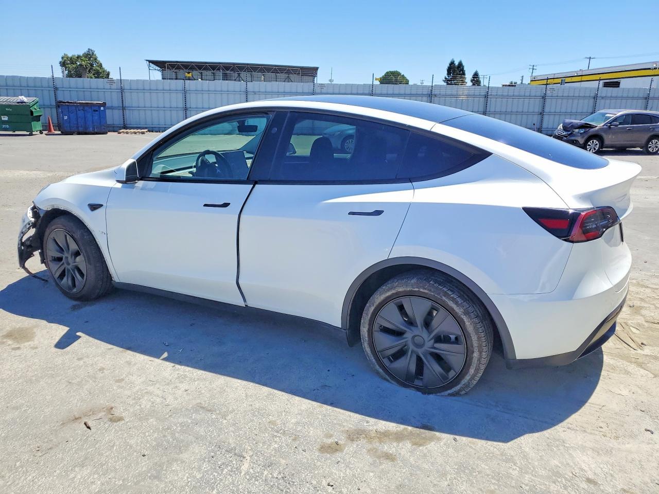2024 Tesla Model Y - Фото 2