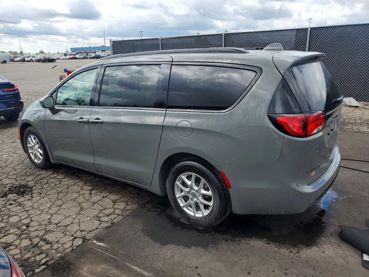 2020 Chrysler Pacifica Hybrid Limited - Image 2