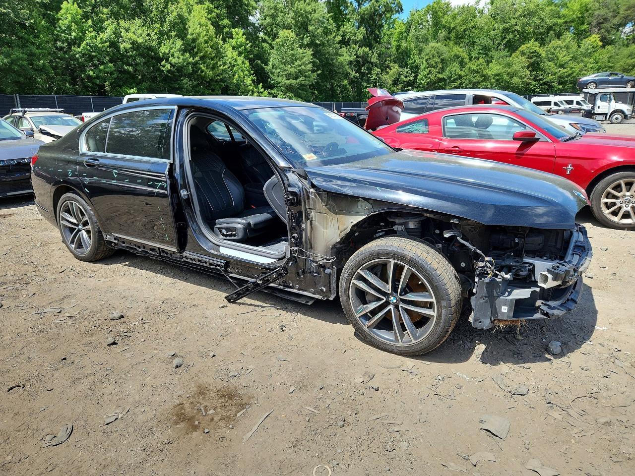 2020 BMW 750 Xi - Фото 4