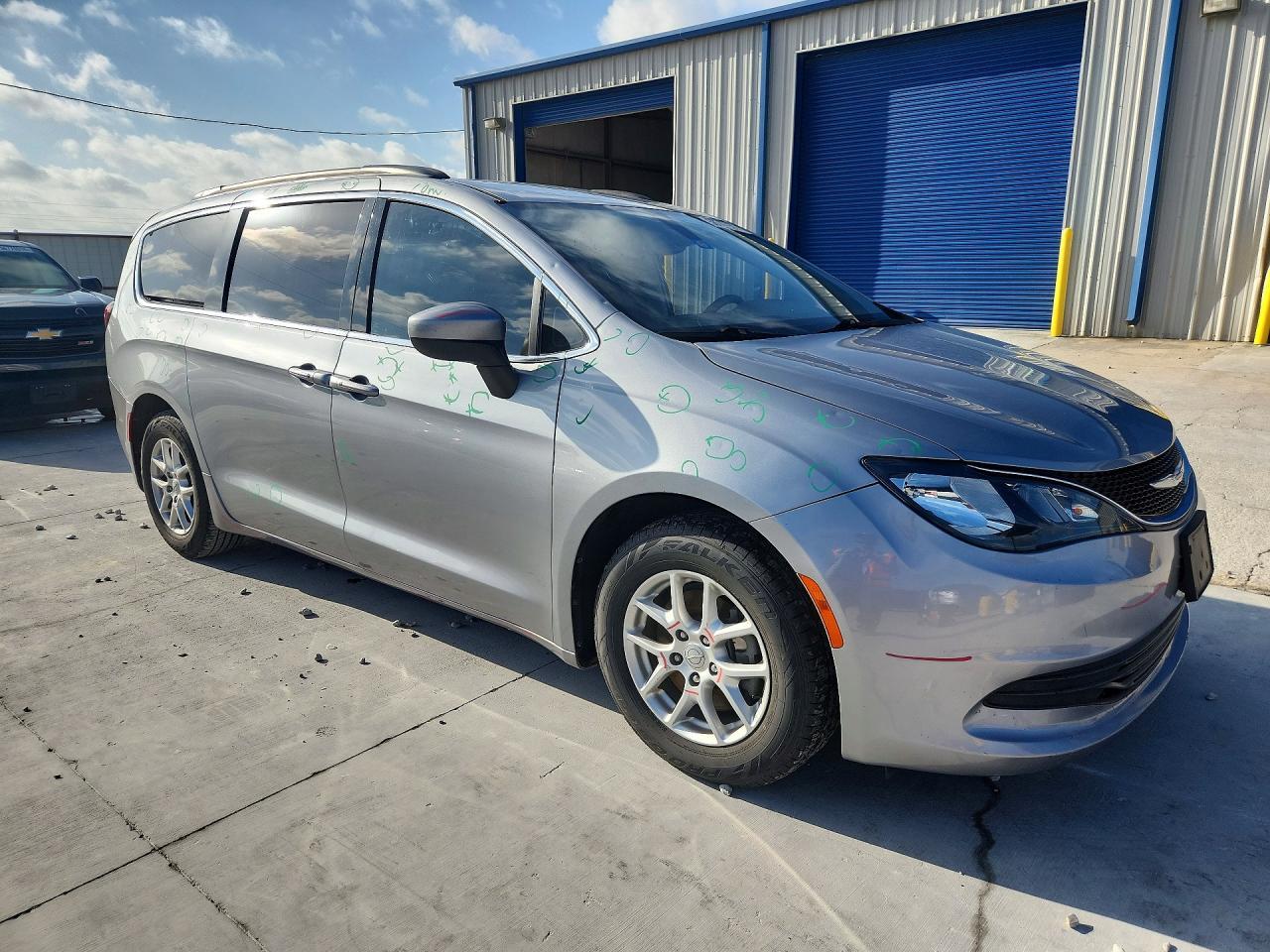 2020 Chrysler Voyager Lxi - Фото 4