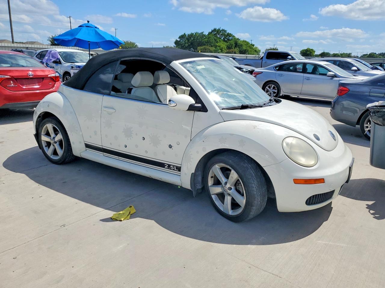 2007 Volkswagen New Beetle Triple White - Image 4
