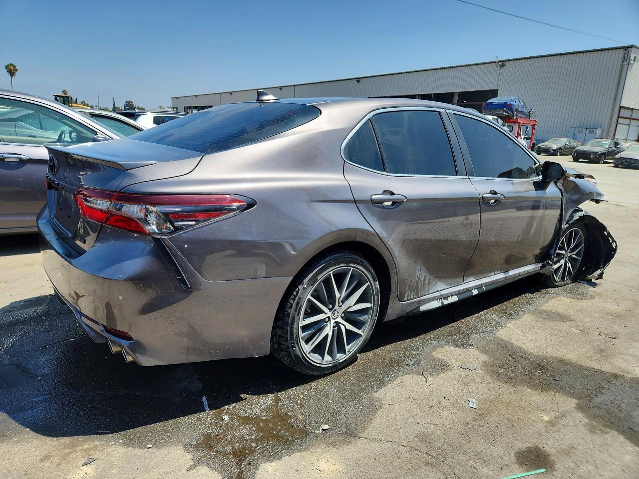 2023 Toyota Camry Se - Фото 3