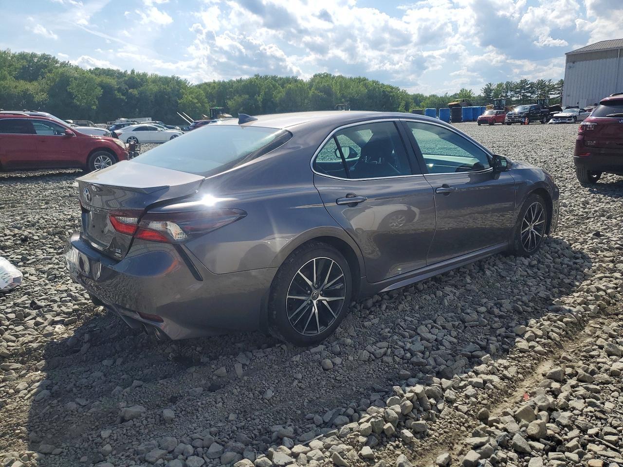 2024 Toyota Camry Se - Image 3