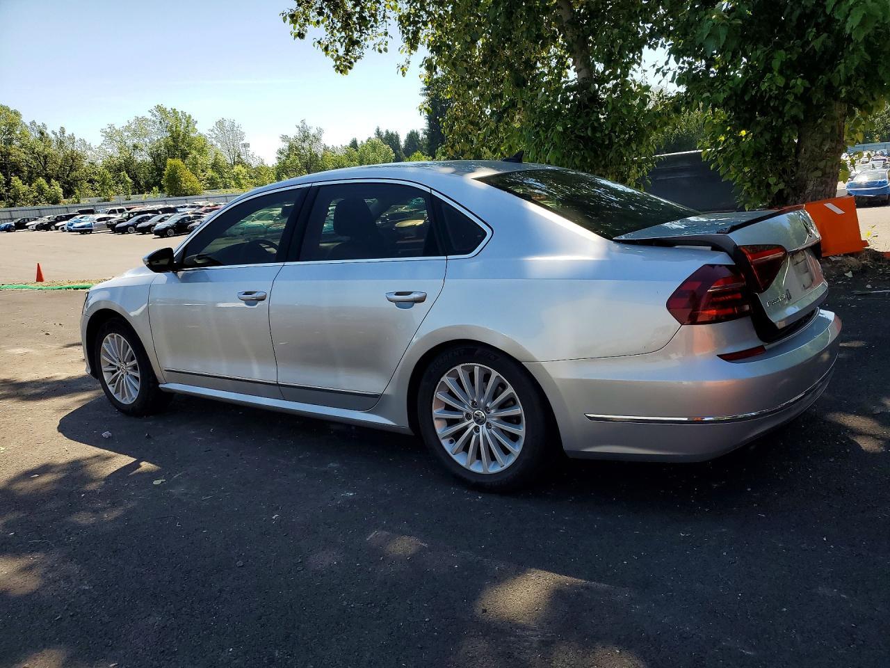 2017 Volkswagen Passat Se - Image 2