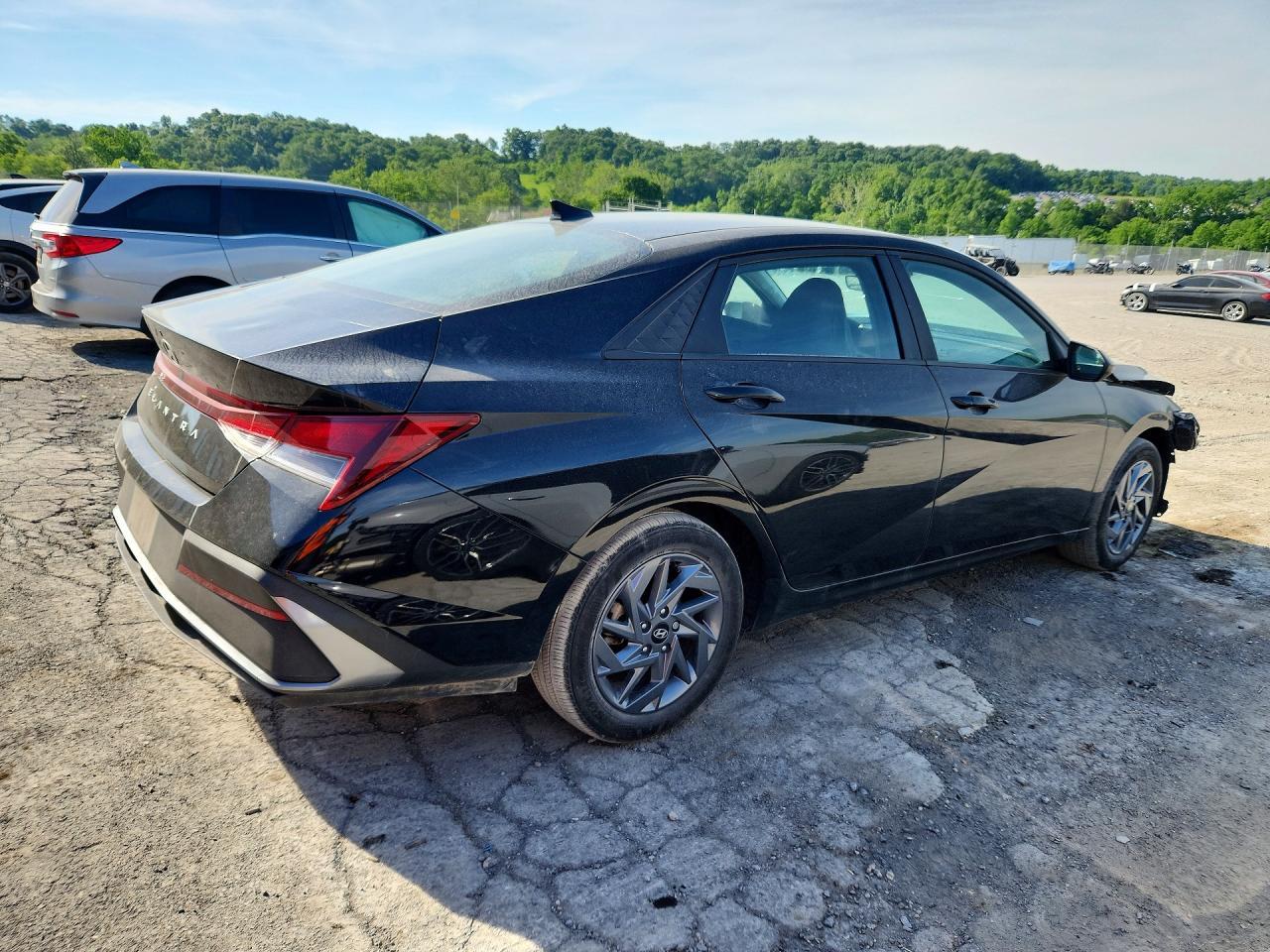 2024 Hyundai Elantra Sel - Image 3