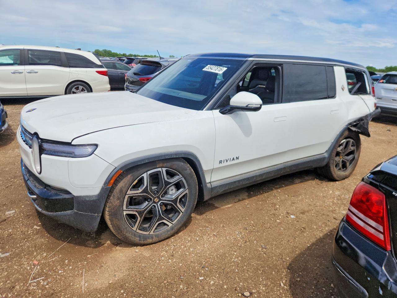 2025 Rivian R1S Adventure