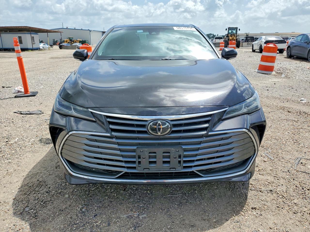 2021 Toyota Avalon Limited - Image 5
