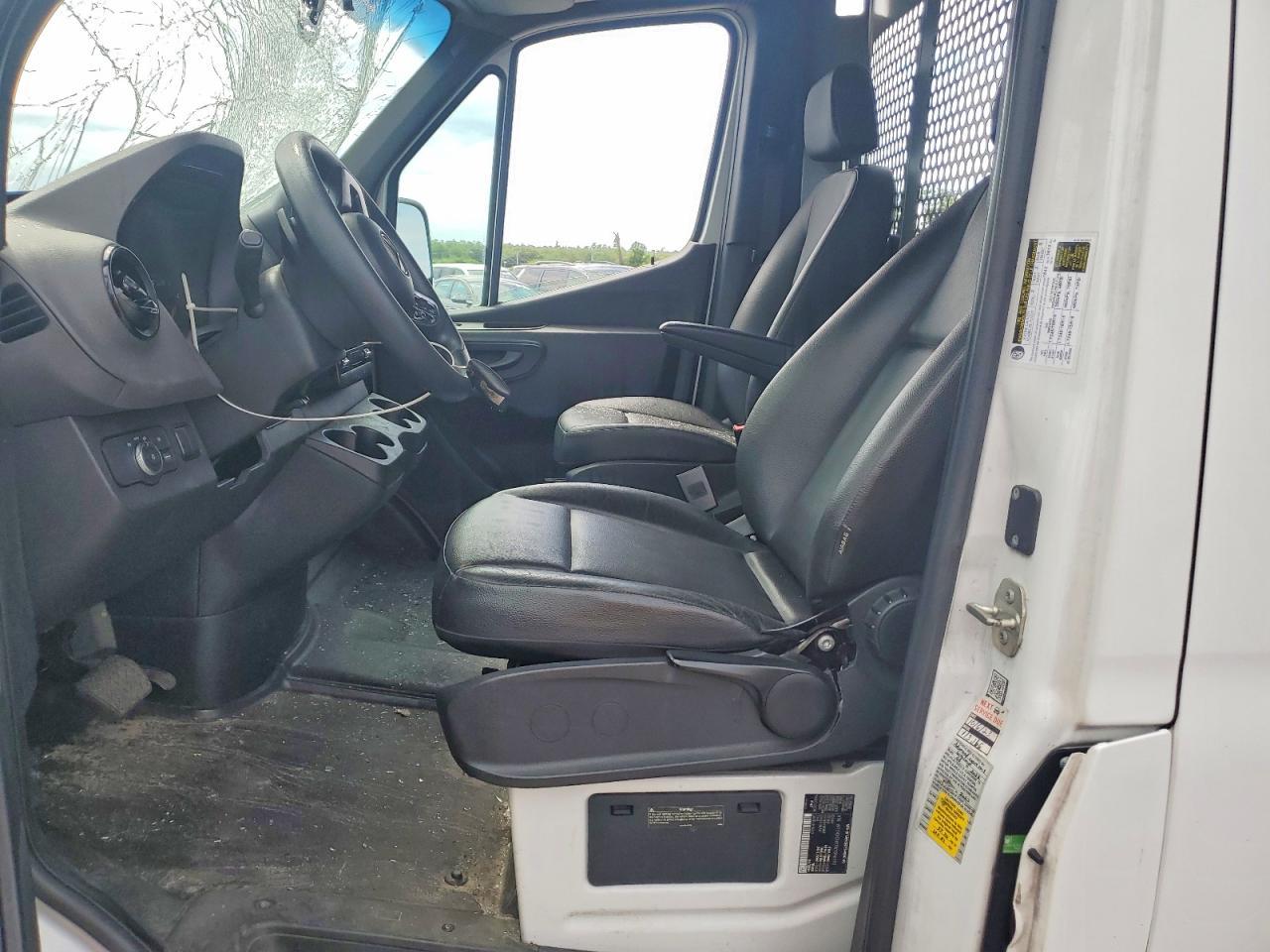 2022 Mercedes Benz Sprinter 2500 Delivery Van - Image 7