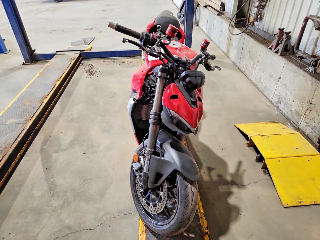 2022 Ducati Streetfighter V2 - Image 5