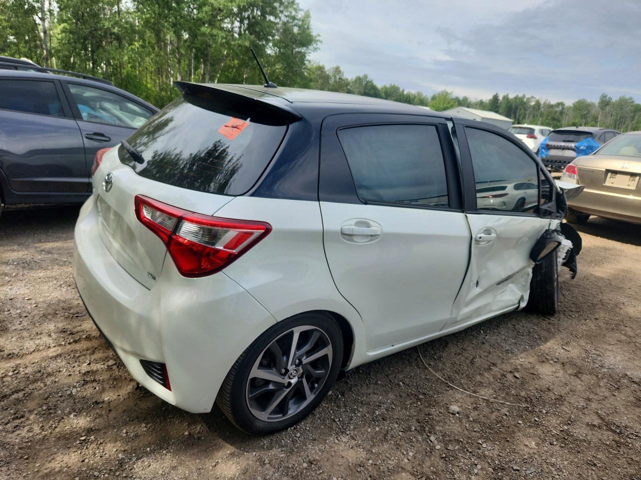 2018 Toyota Yaris 4D - Фото 3