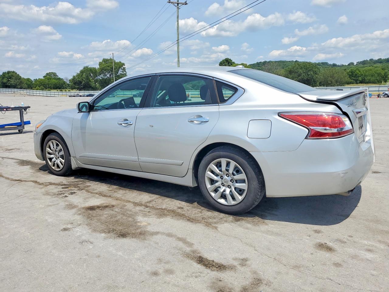 2015 Nissan Altima 2.5 S - Фото 2