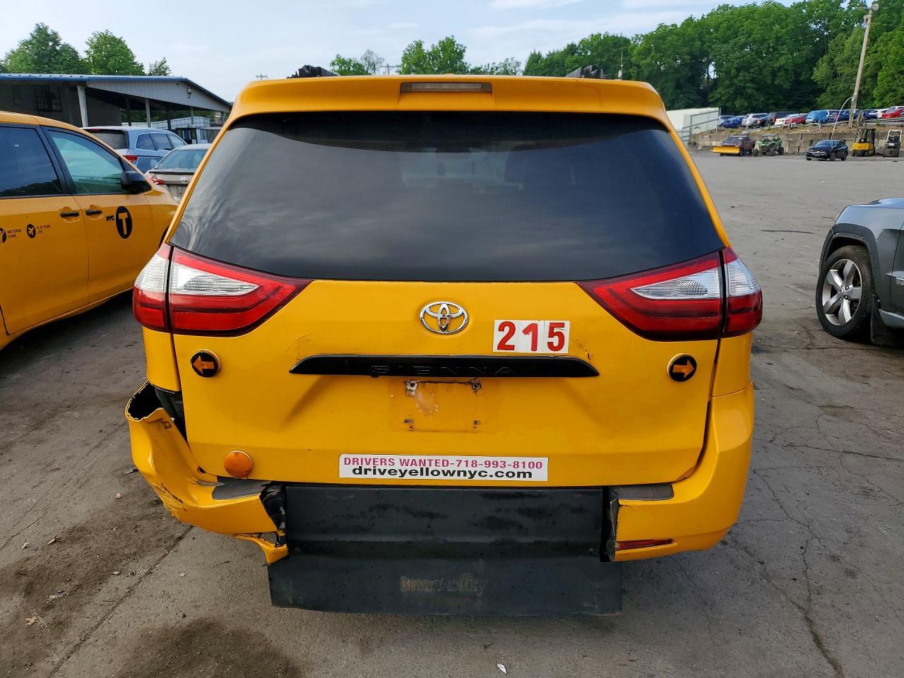 2017 Toyota Sienna Le - Фото 6