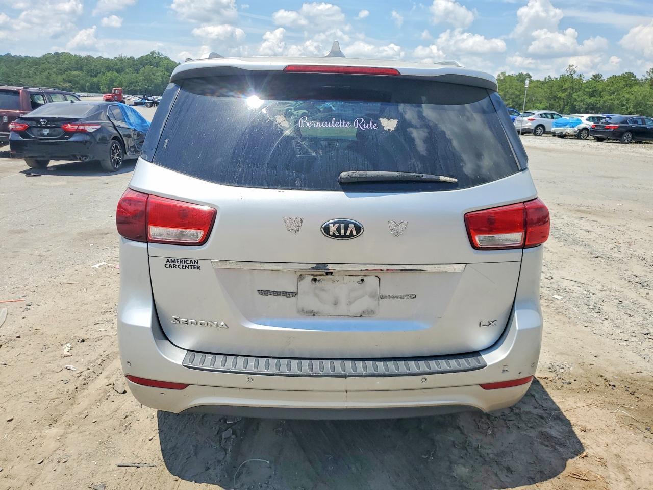 2015 Kia Sedona Lx - Image 6