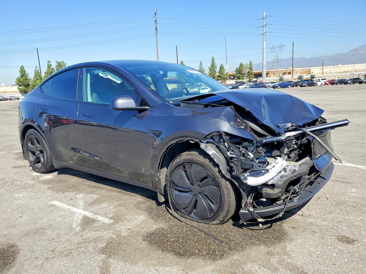 2026 Tesla Model Y - Фото 4