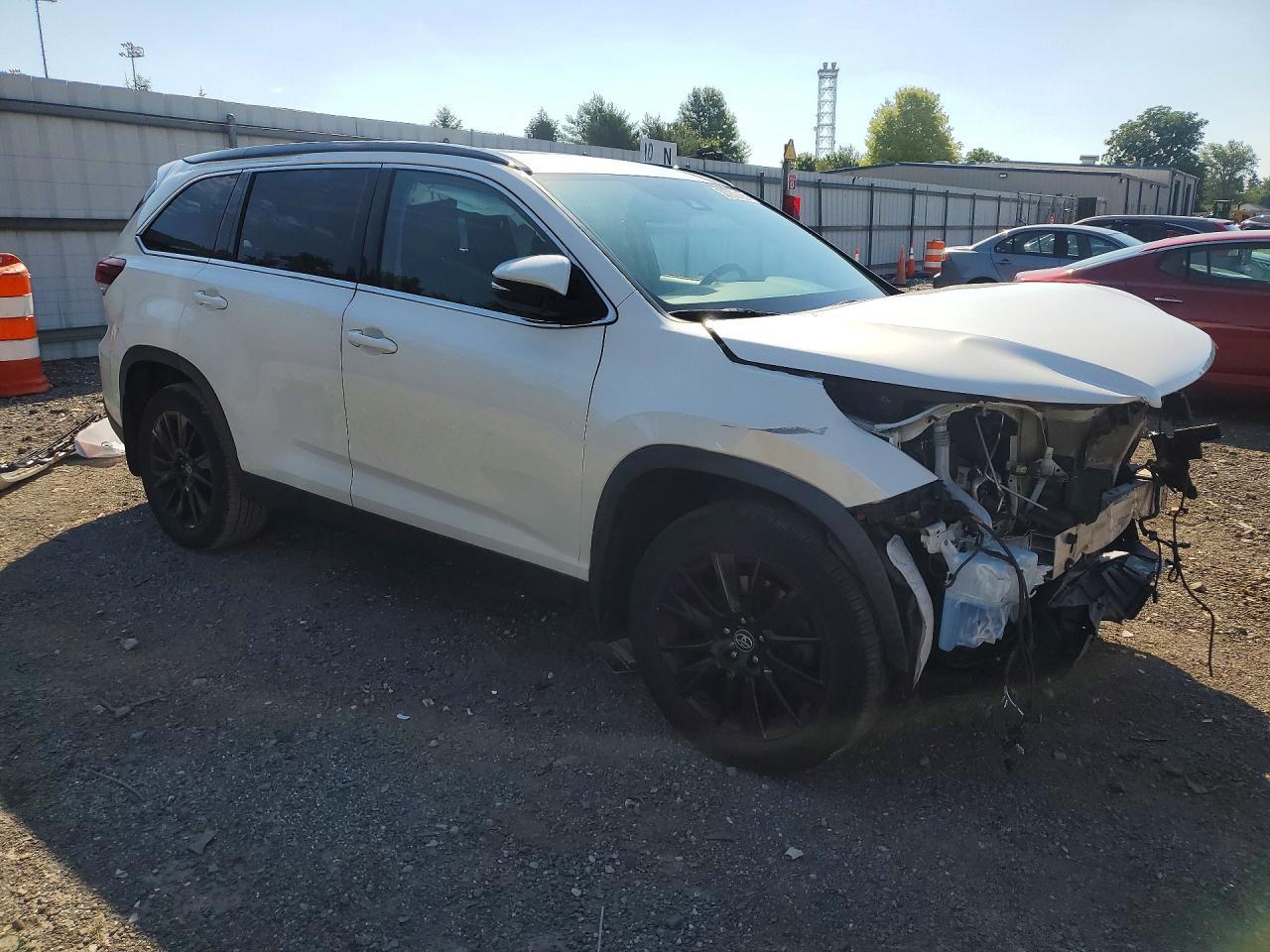 2019 Toyota Highlander Se - Фото 4
