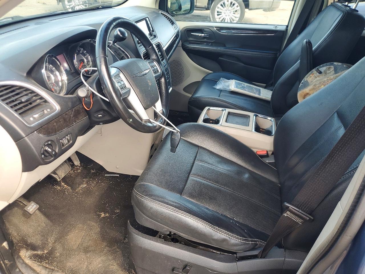 2012 Chrysler Town & Country Touring - Фото 7