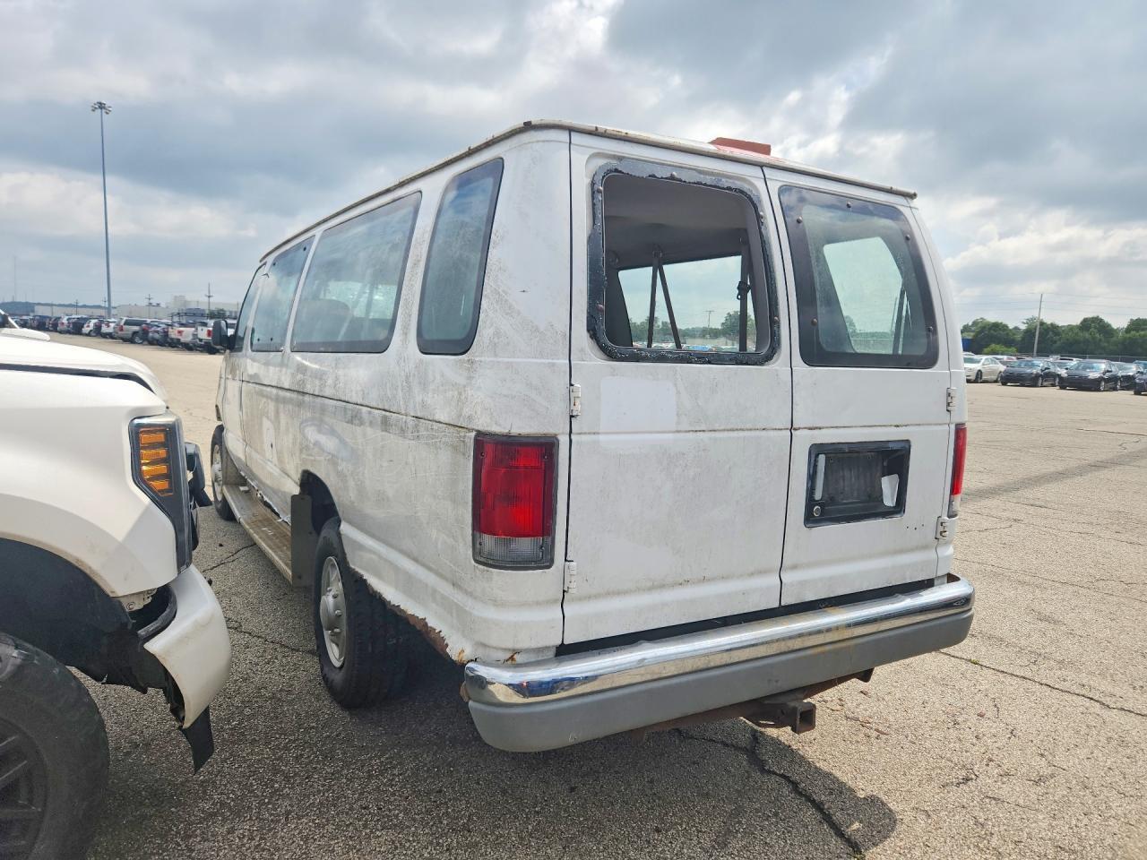 1998 Ford Econoline E350 Super Duty - Фото 2