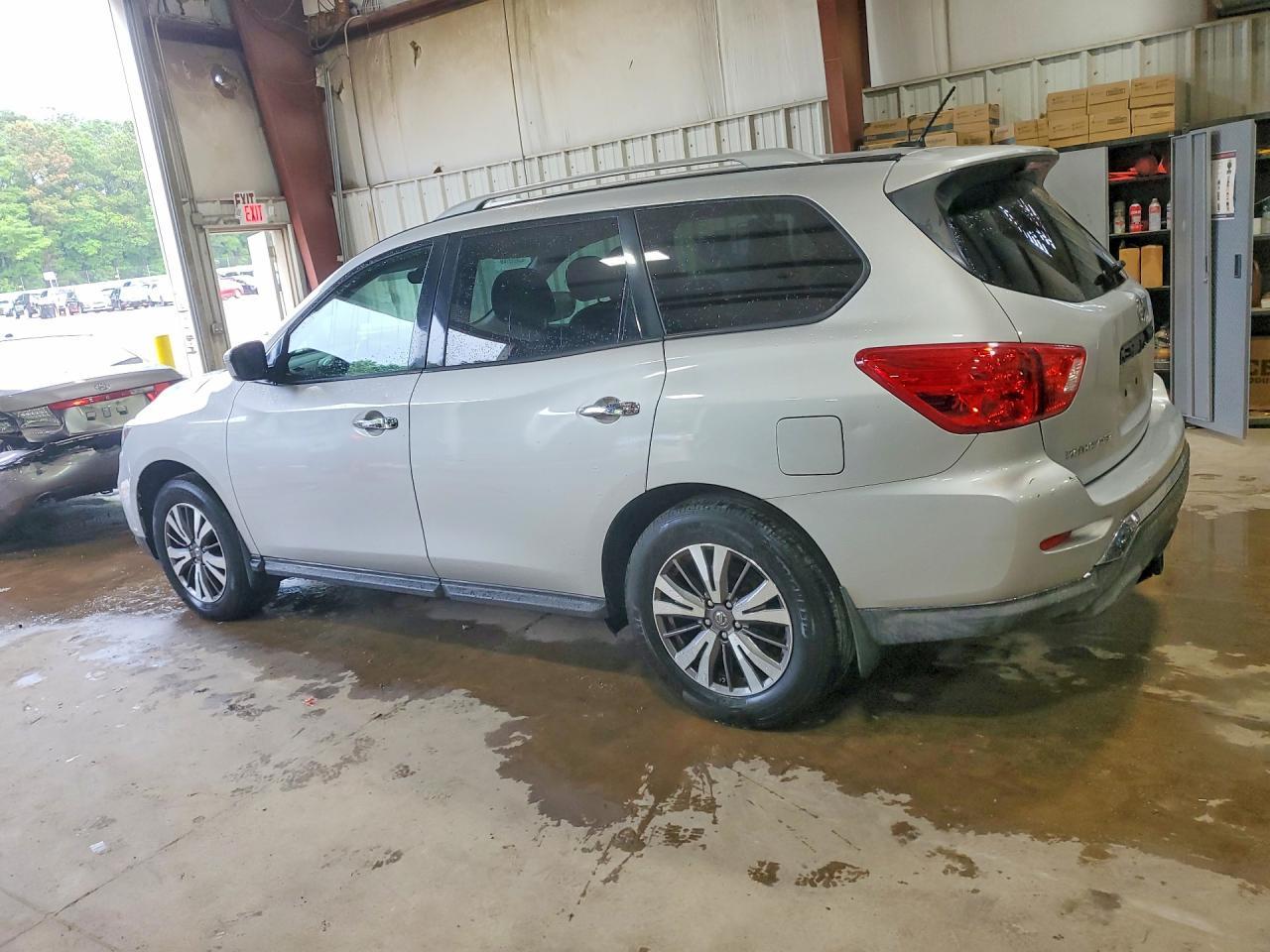 2017 Nissan Pathfinder S - Image 2