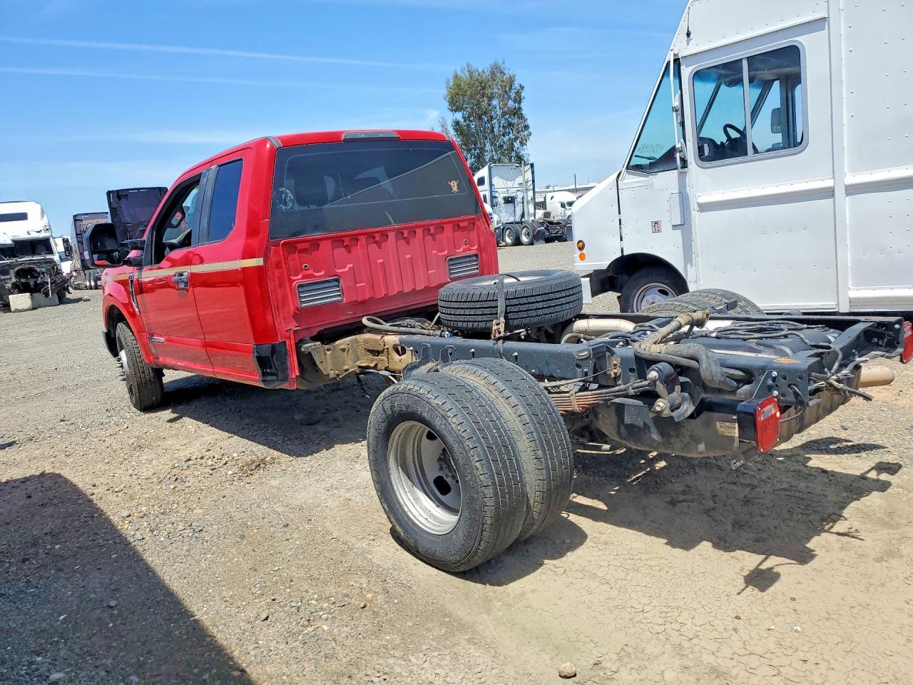 2017 Ford F350 Chscb - Image 2