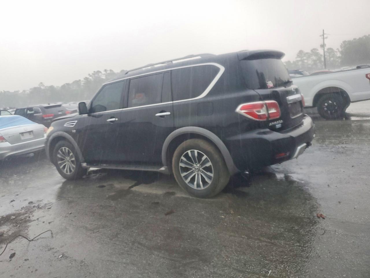 2017 Nissan Armada Sl - Image 2