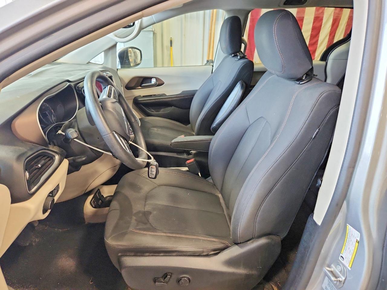 2017 Chrysler Pacifica Touring - Image 7