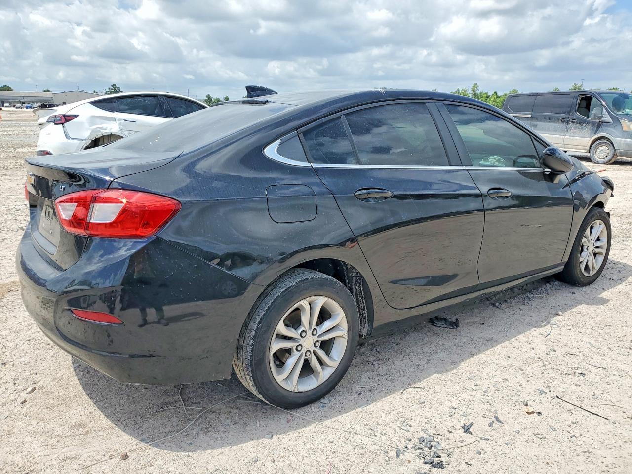 2019 Chevrolet Cruze Lt - Image 3