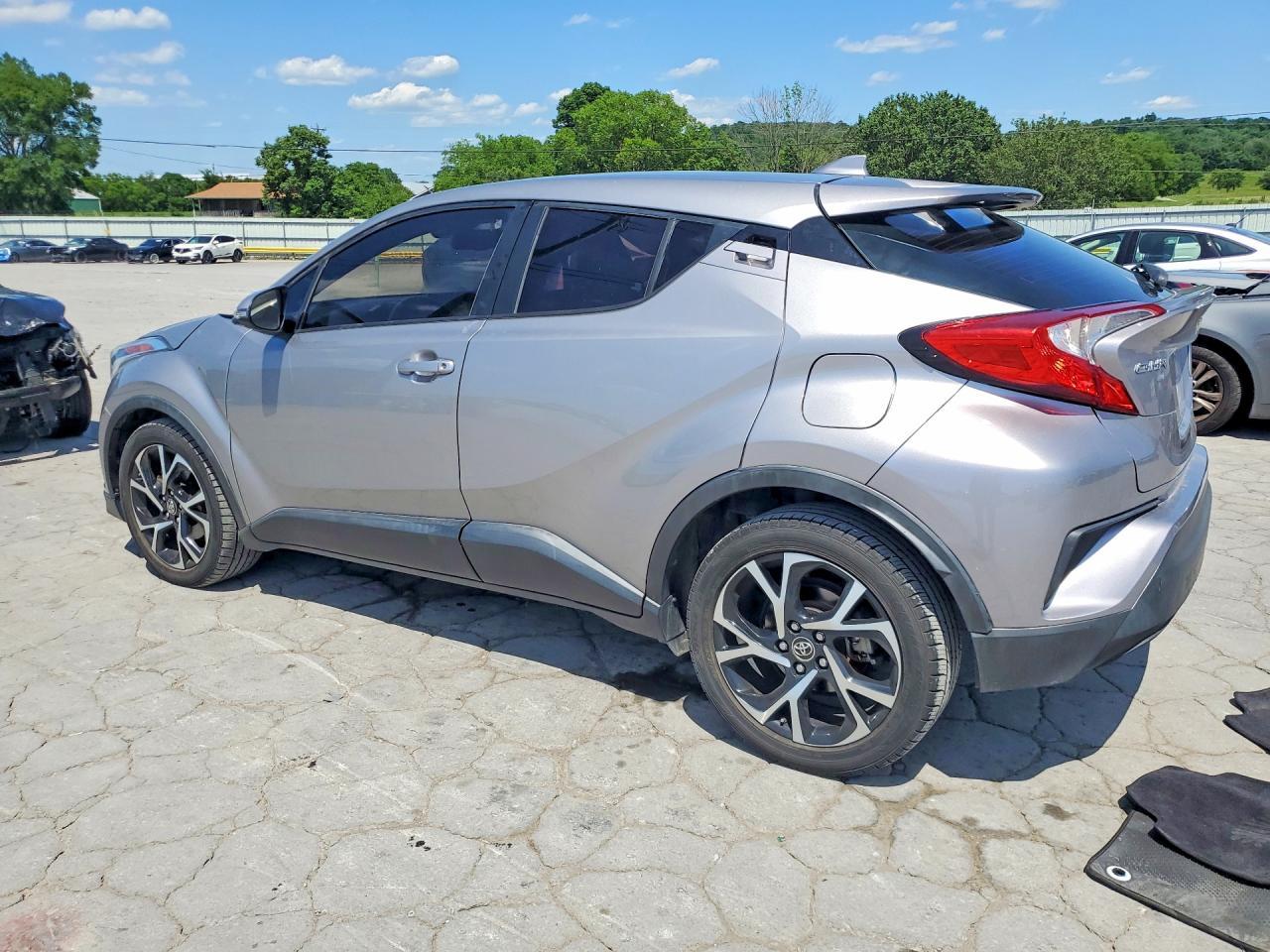 2018 Toyota C-Hr Xle Premium - Image 2