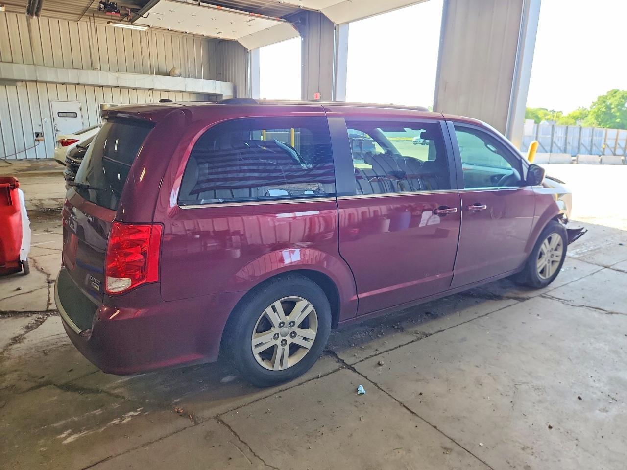 2019 Dodge Grand Caravan Crew - Image 3