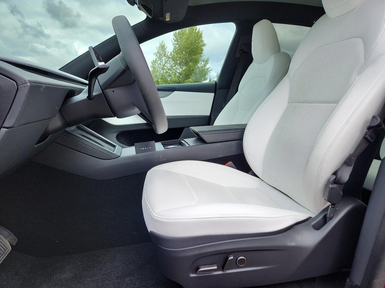 2026 Tesla Model Y - Image 7