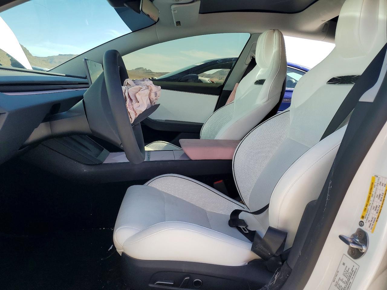 2025 Tesla Model 3 - Фото 7