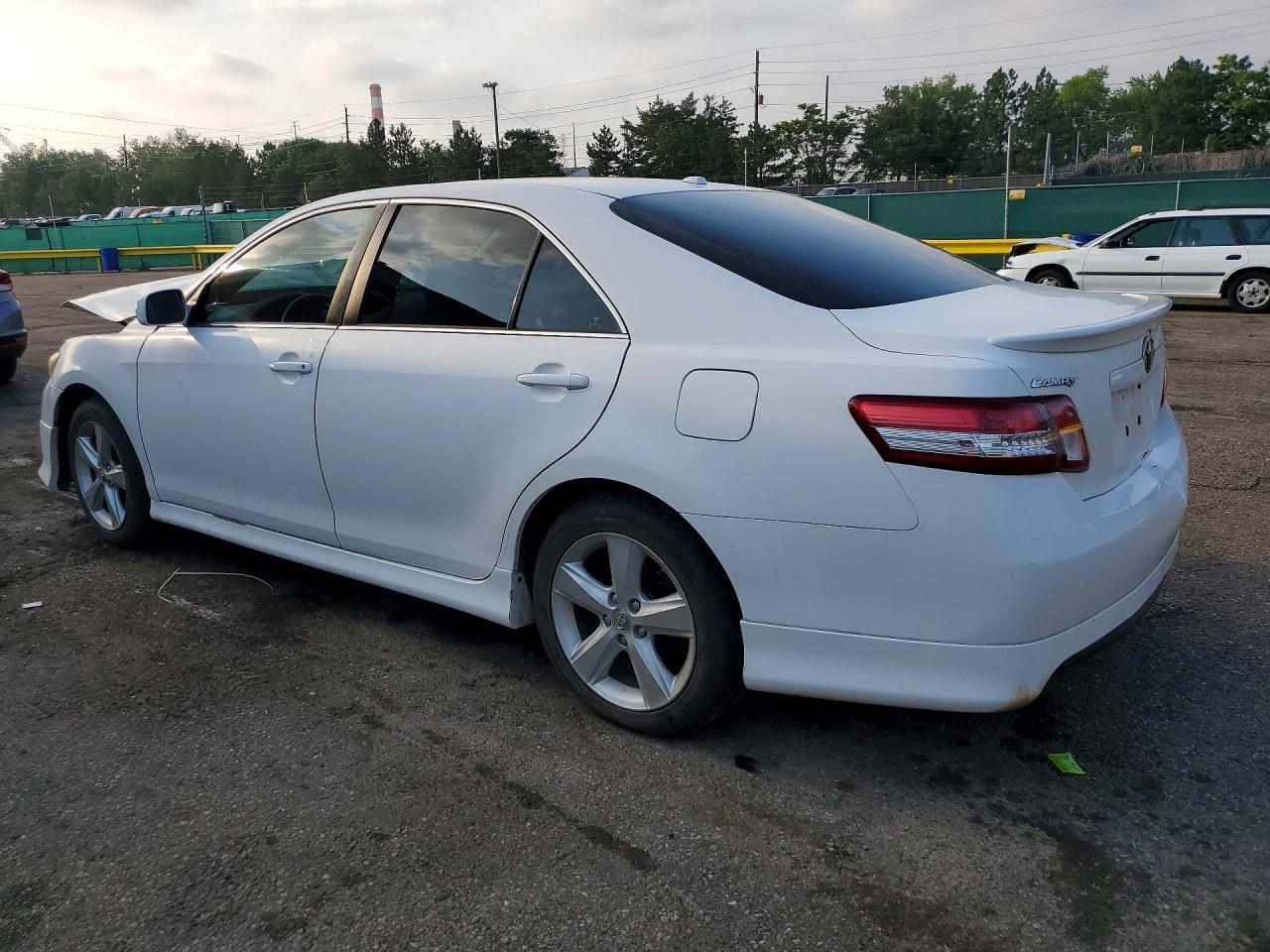 2011 Toyota Camry Se - Фото 2